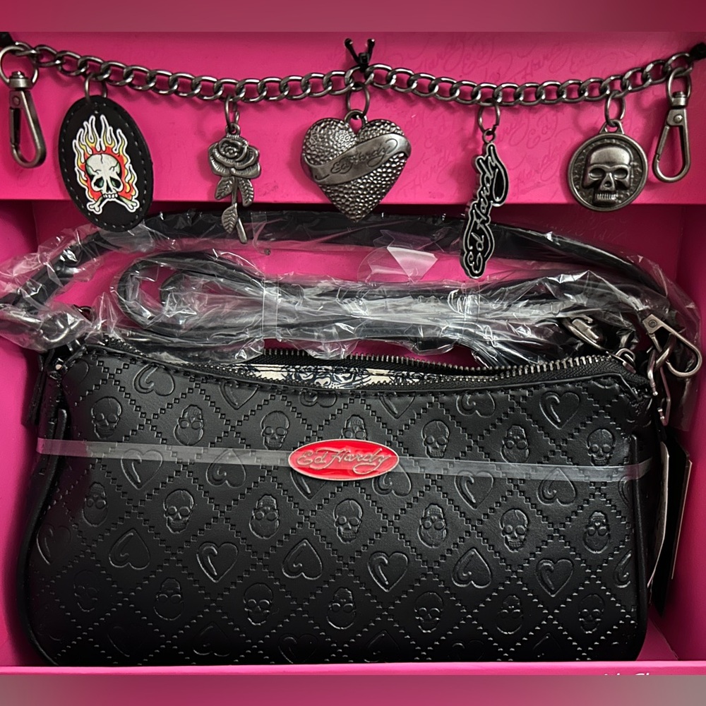ED HARDY BLACK BAGUETTE PURSE W/ SKULLS & HEARTS IN DIAMONDS & CHARMS CHAIN NWT